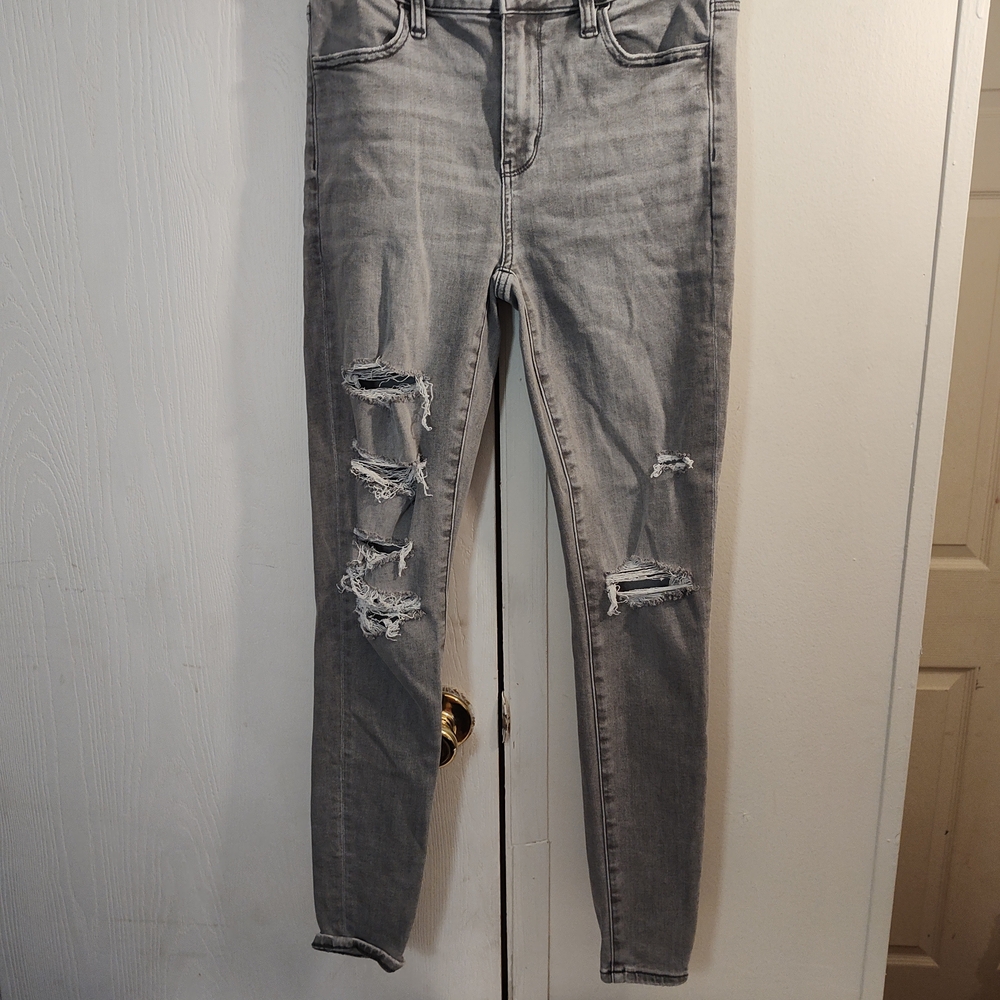 Woman's American Eagle Outfitters Light Gray Distressed Skinny Jeans